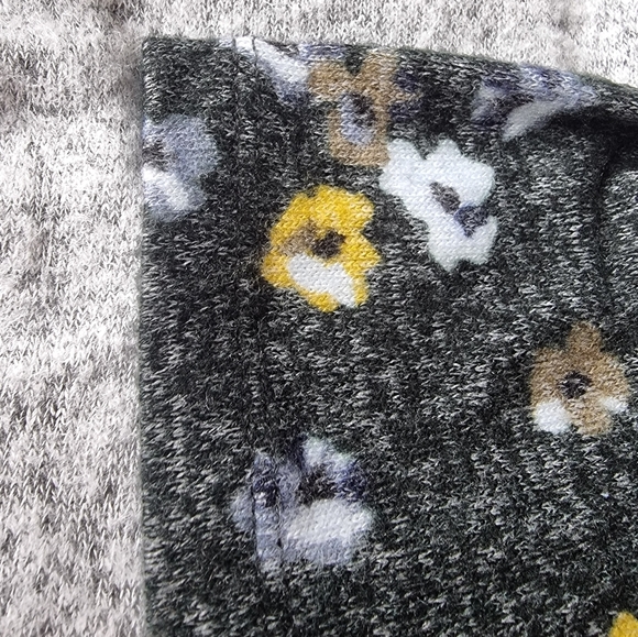 3/$40 Sale! Market & Spruce Soft and Cozy Front Knot Floral Top - Picture 5 of 8